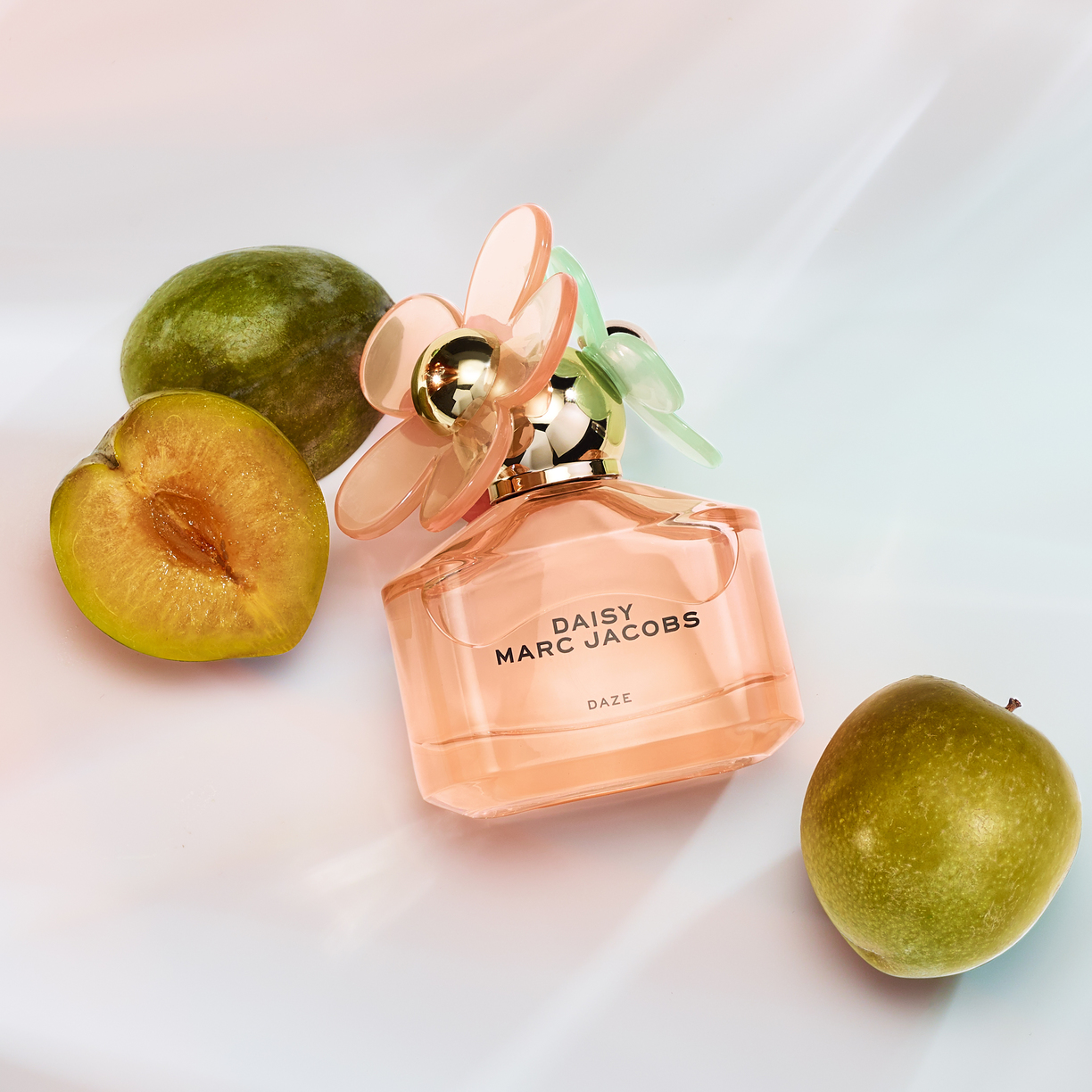 MARC JACOBS ออกนำหอมคอลเลคชน Daisy Daze รนลมเตด 4 กลน 4 สไตล