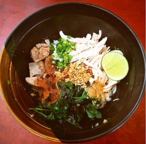 ก๋วยเตี๋ยวไก่ ใส่ผักวอเตอร์เครส