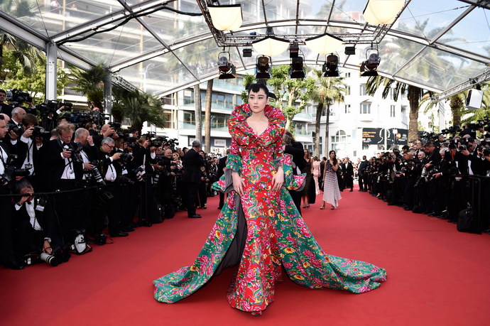 Chinese model Viann Zhang poses as she arrives for the opening ceremony of the 68th Cannes Film Festival in Cannes, southeastern France, on May 13, 2015. AFP PHOTO / BERTRAND LANGLOIS