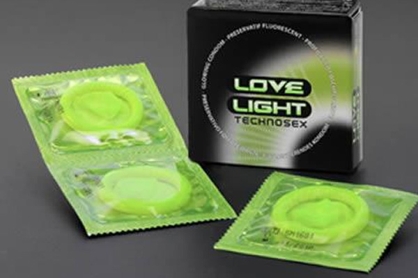 glow-in-the-dark-condoms