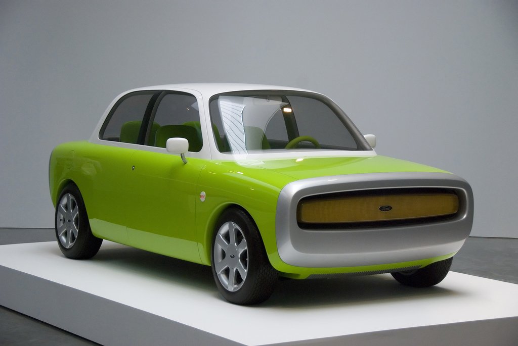 07-this-ford-concept-debuted-at-the-1999-tokyo-motor-show-we-dont-expect-a-car-from-apple-anytime-soon