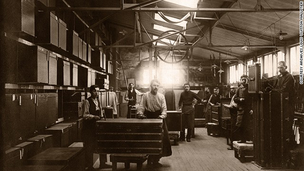 Atelier Louis Vuitton a Asnieres en 1909 : Atelier de lozinage et de ferrage au 1er etage