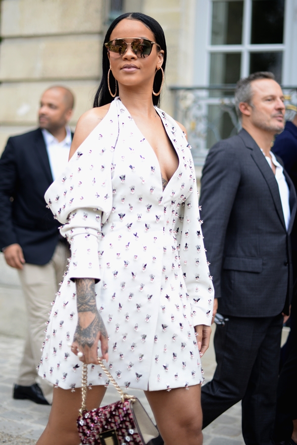 PARIS, FRANCE - SEPTEMBER 30: Rihanna arrives at the Christian Dior show as part of the Paris Fashion Week Womenswear Spring/Summer 2017 on September 30, 2016 in Paris, France. (Photo by Vanni Bassetti/Getty Images for Dior)