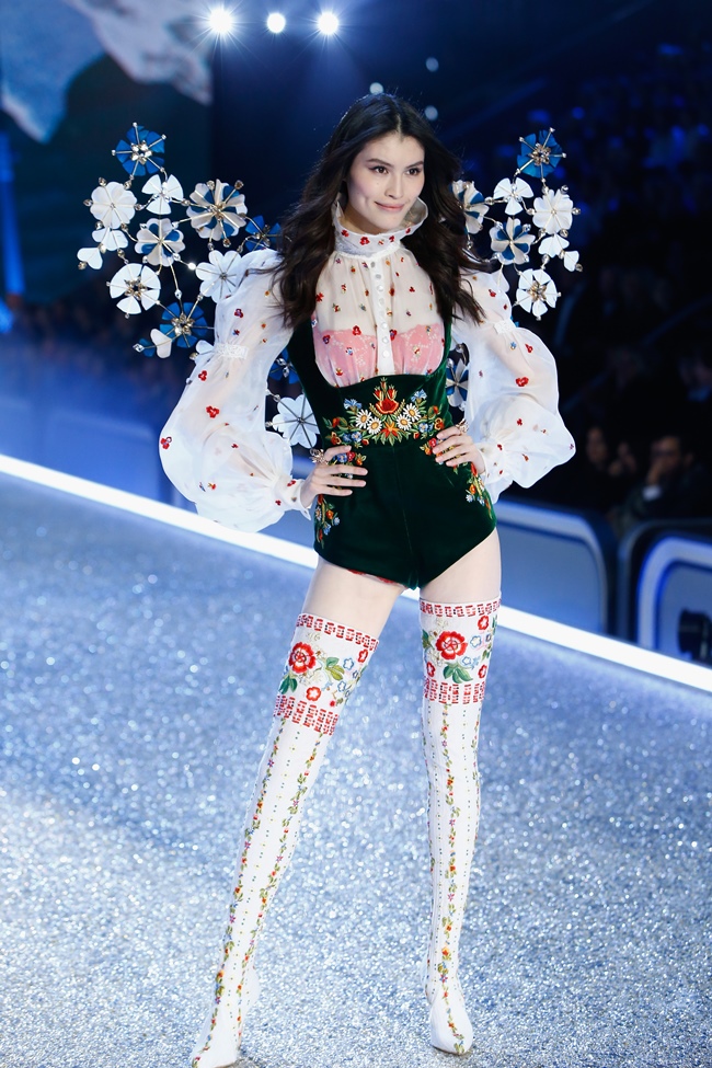 PARIS, FRANCE - NOVEMBER 30: Sui He walks the runway with Swarovski crystals during Victoria's Secret Fashion Show on November 30, 2016 in Paris, France. (Photo by Julien M. Hekimian/Getty Images for Swarovski)