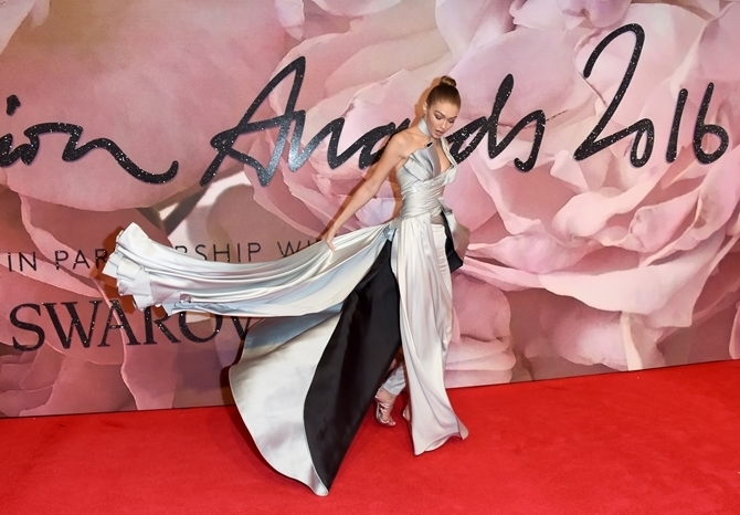 LONDON, ENGLAND - DECEMBER 05: Model Gigi Hadid attends The Fashion Awards 2016 on December 5, 2016 in London, United Kingdom. (Photo by Stuart C. Wilson/Getty Images)