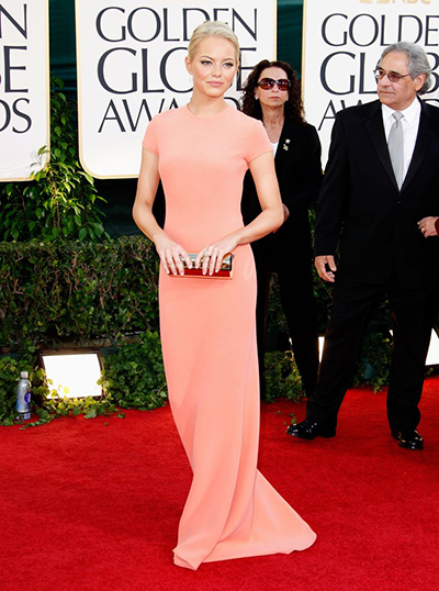 16 มกราคม 2011 เอ็มม่ามางาน the 68th Annual Golden Globe Awards ด้วยเดรสสีพีชเรียบหรูแบรนด์ Calvin Klein.