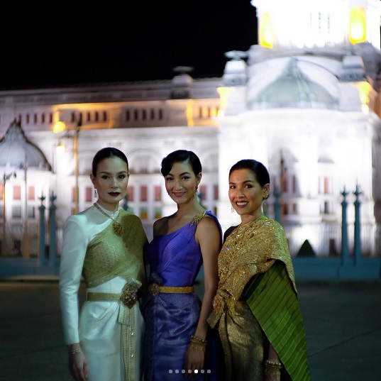 3 นางแบบ ในชุดไทยพระราชนิยม