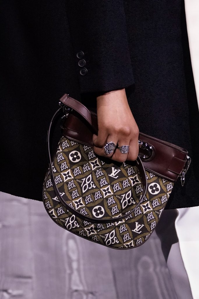 กระเป๋า Louis Vuitton ลายโมโนแกรม