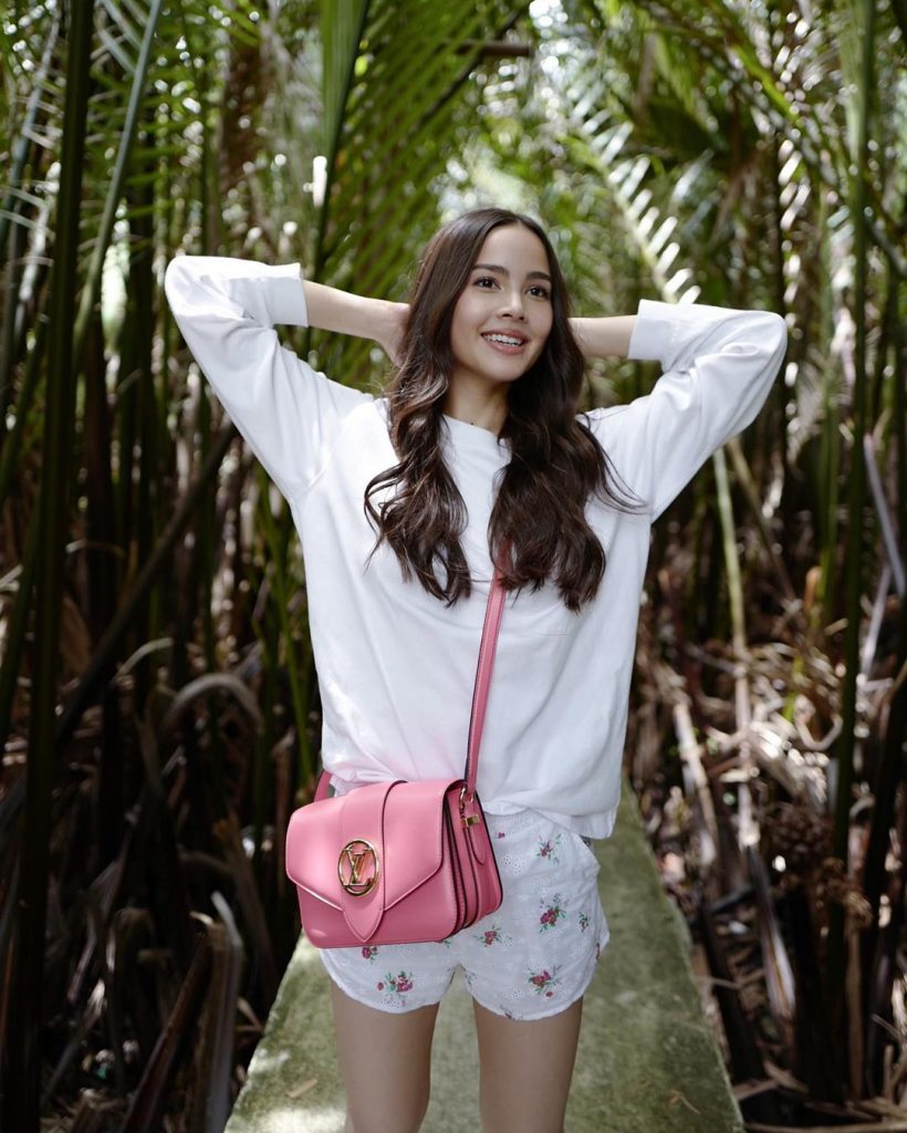 ซื้อตามไหวไหม? ทลายคลังกระเป๋า Louis Vuitton &#39;ญาญ่า&#39; ขุมทรัพย์ที่ต้องชม