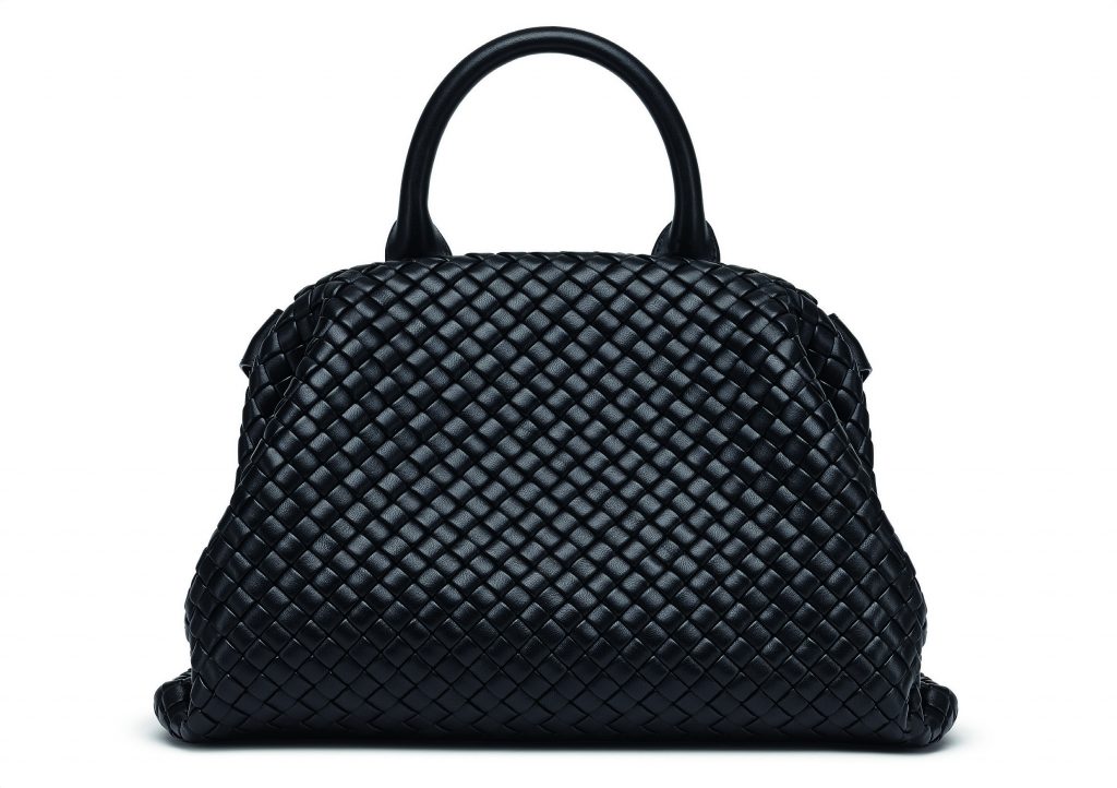กระเป๋าแบรนด์ Bottega Veneta รุ่น The Handle สีดำ
