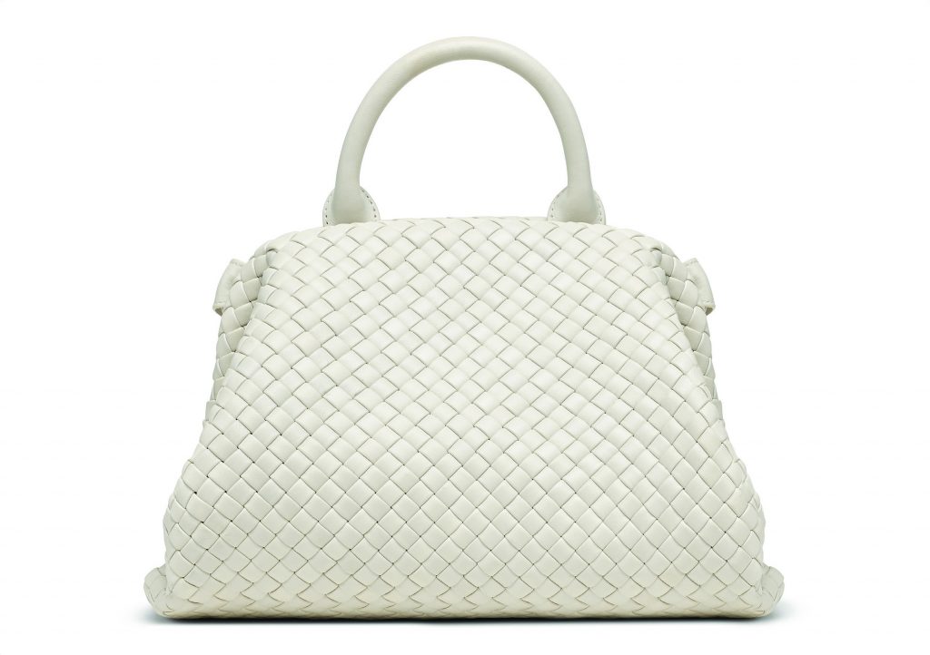 กระเป๋าแบรนด์ Bottega Veneta รุ่น The Handle สีขาว
