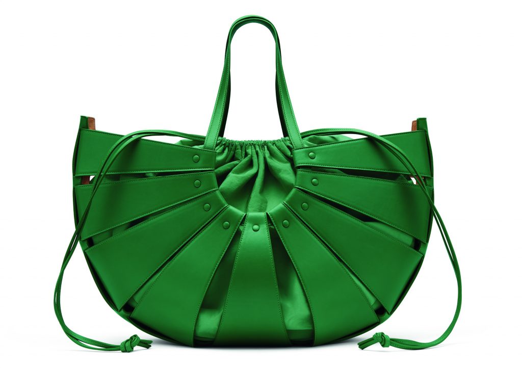 กระเป๋าแบรนด์ Bottega Veneta The Shell สีเขียว