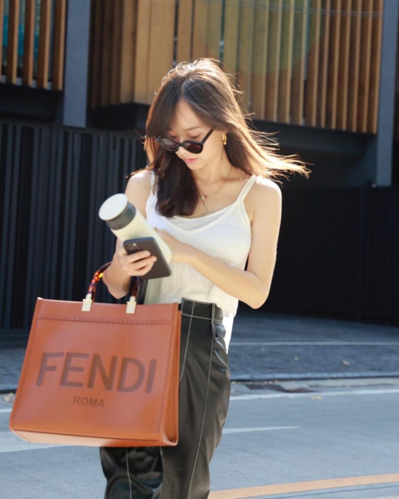 กระเป๋าแบรนด์ FENDI Sunshine Shopper 