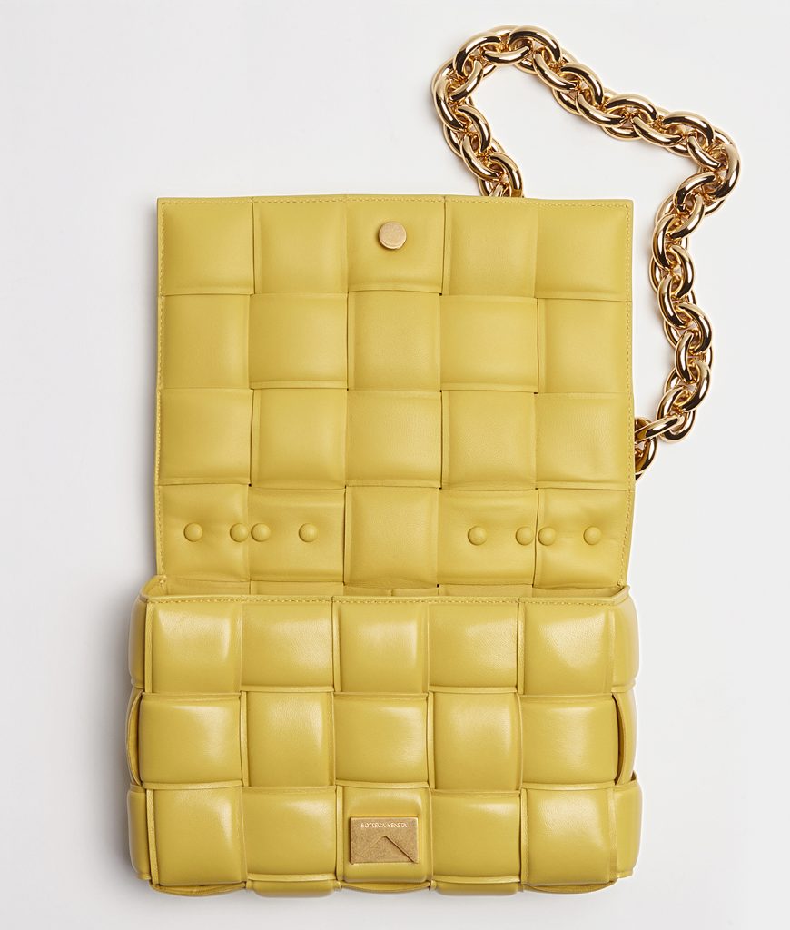 กระเป๋า Bottega Veneta ของ อั้ม พัชราภา สีเหลือง