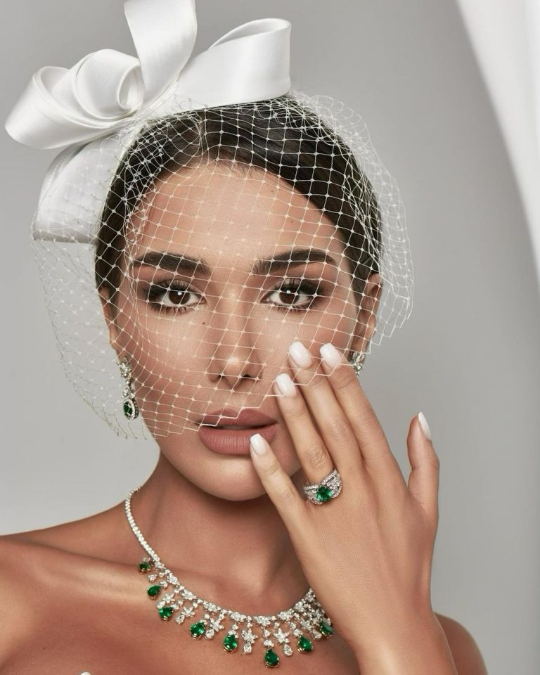 อัลบั้ม 98+ ภาพ ชุดเครื่องเพชร แต่งงาน ครบถ้วน