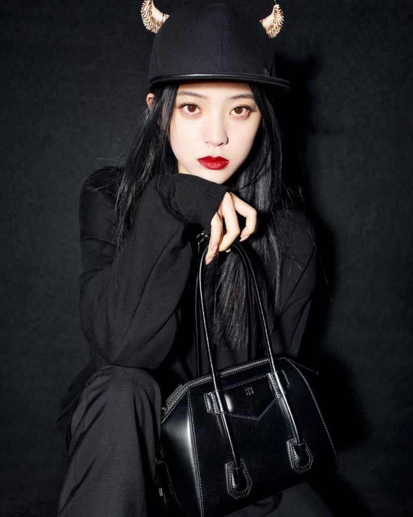 Nana Ou-Yang กระเป๋า Givenchy Antigona