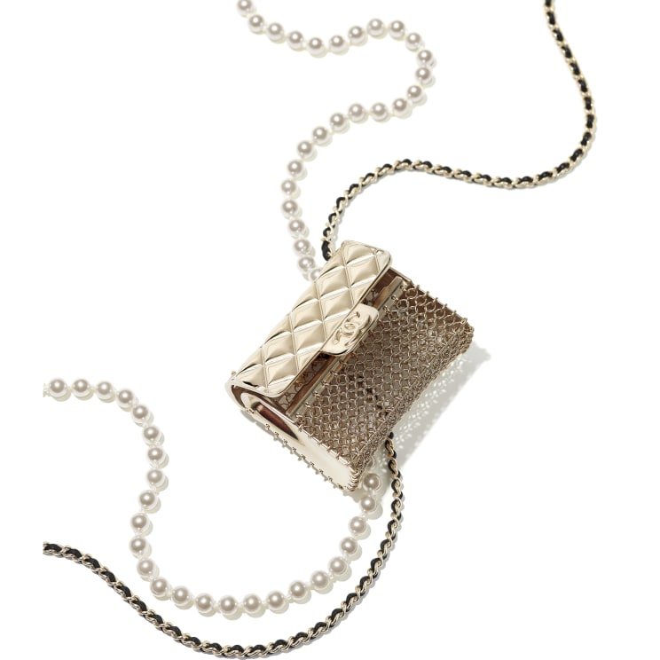 สร้อยคอ Chanel long-necklace-gold-black-pearly-white-metal-lambskin-glass-pearls-metal-