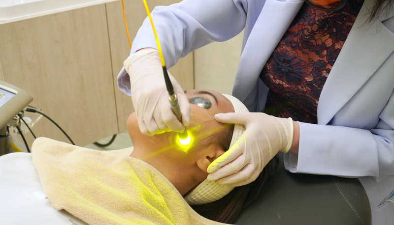 Roselin Wellness Center Dual Yellow Laser เลเซอร์หน้าใส