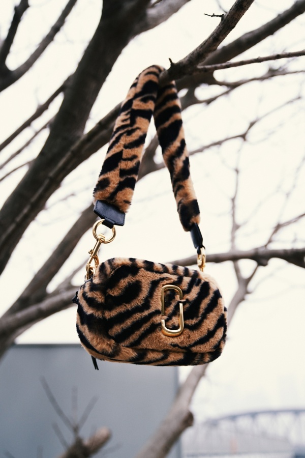 กระเป๋า Marc Jacobs ลายเสือ-1