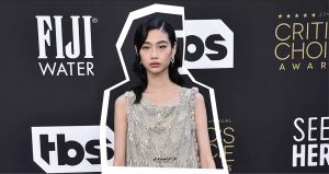 " จอง โฮ ยอน " กับลุคสาวฝรั่งเศส ในพรมแดง Critics' Choice Awards 2022