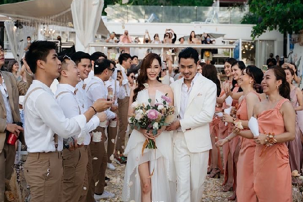 คู่รักคนดัง