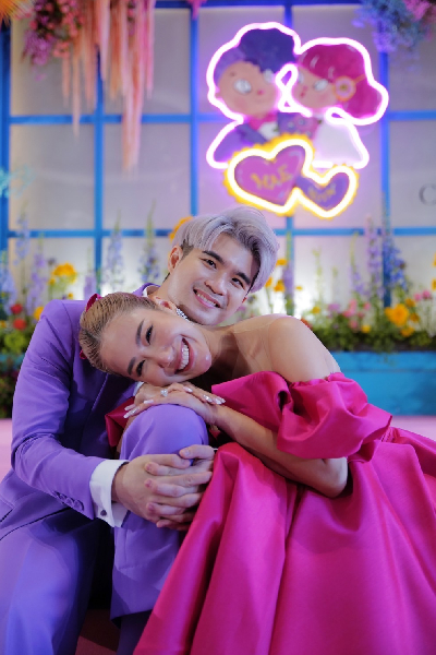 คู่รักคนดัง