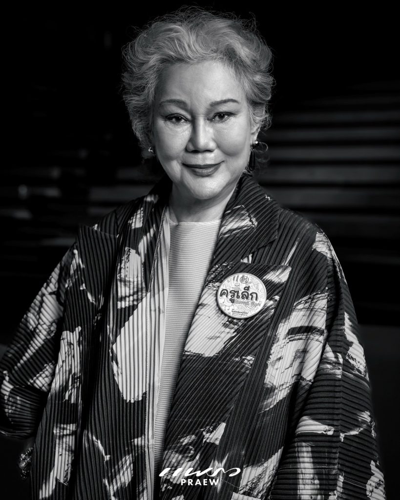 ภัทราวดี มีชูธน 