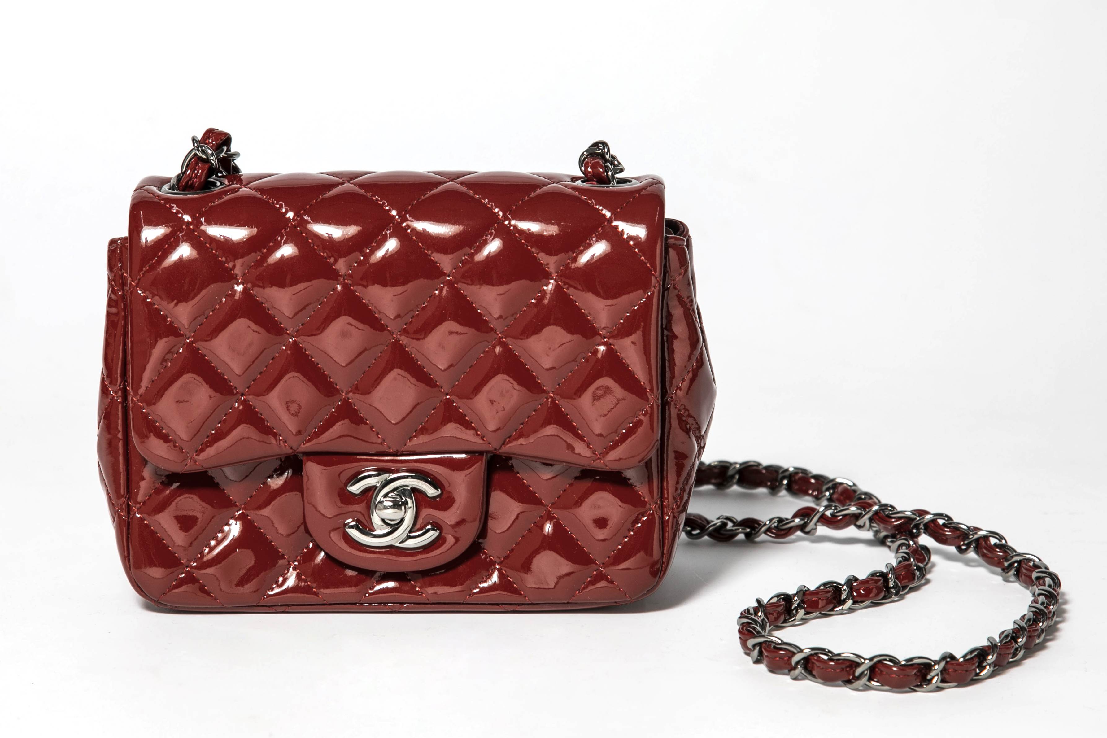 กระเป๋า Chanel Flap Bag หนัง Patent Calfskin สีแดง